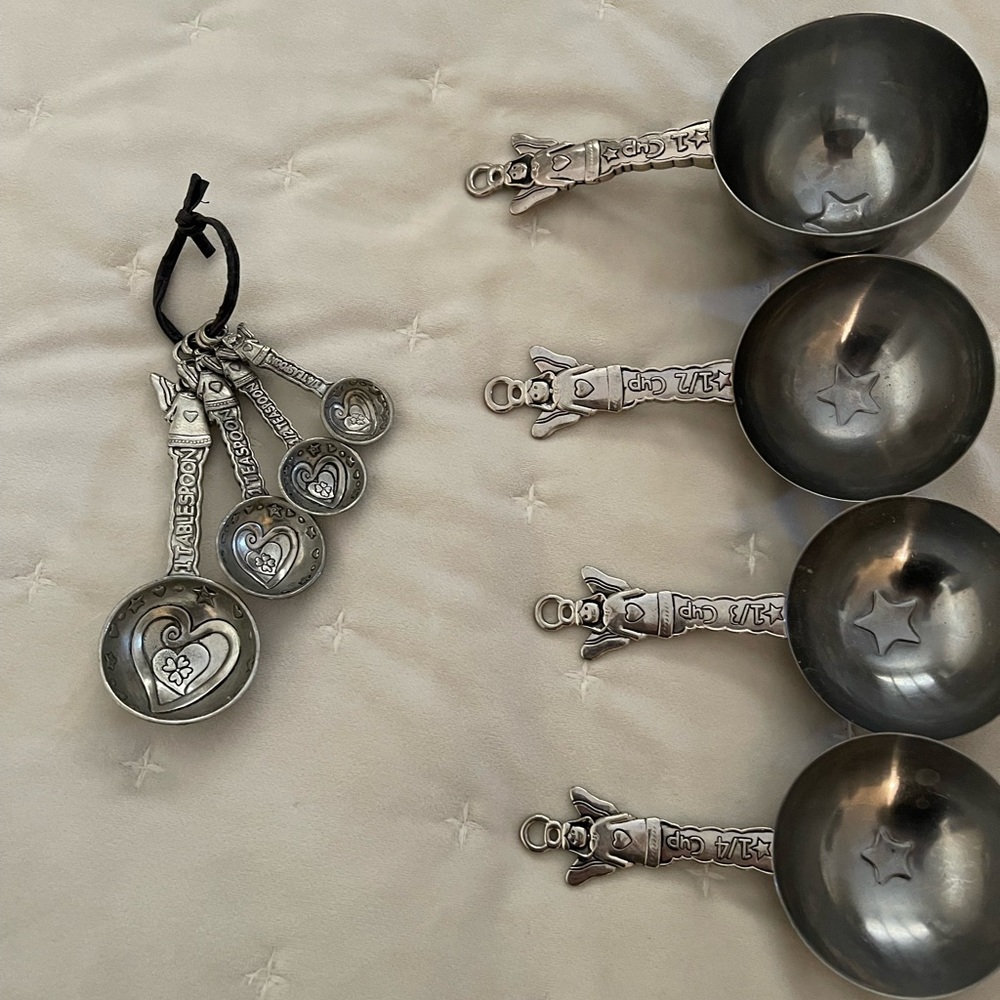 angel measuring cups and spoons